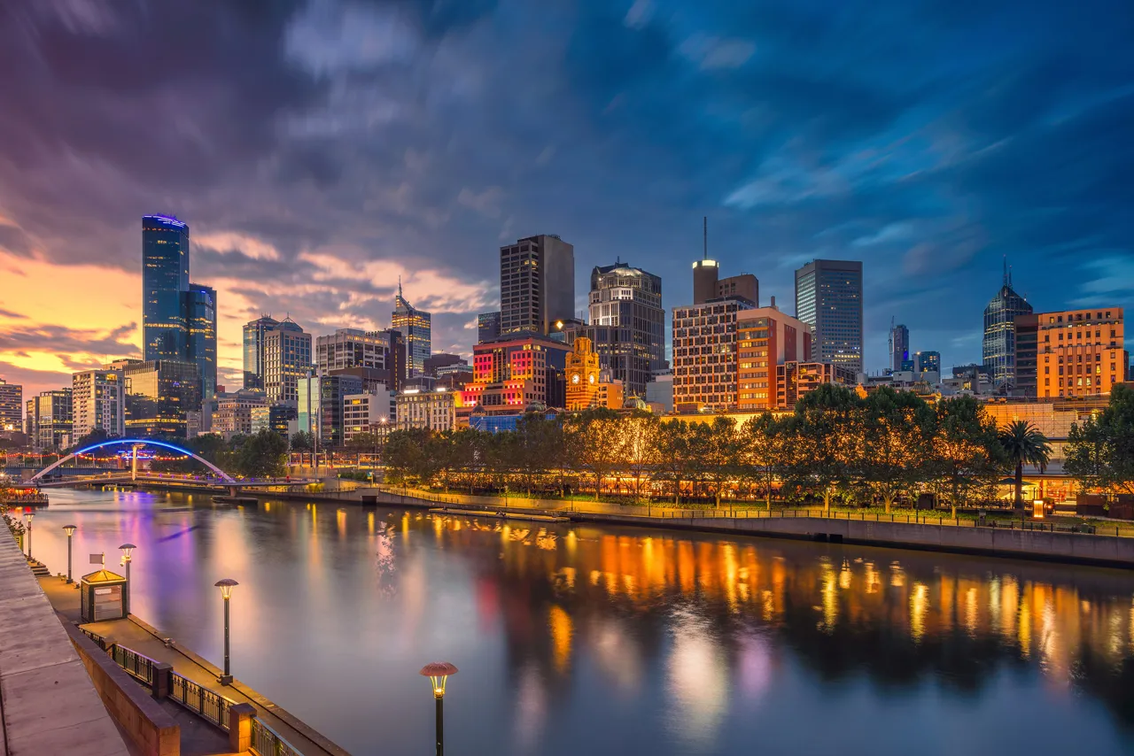 Melbourne skyline beside the Yarra River at dusk